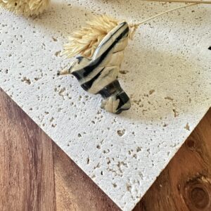 Broche colibri marbré noir & beige