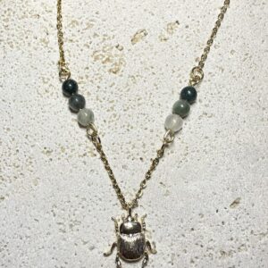 Collier scarabée doré, serpentine & agate mousse